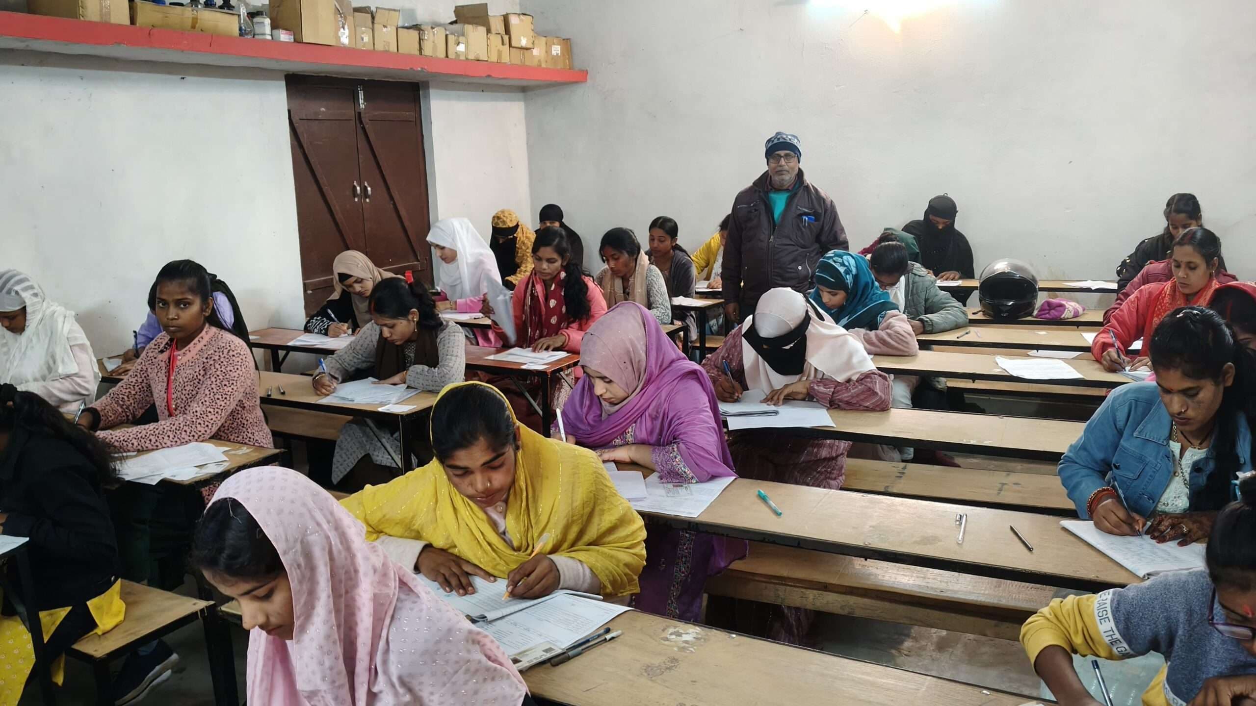 स्नातक प्रथम सेमेस्टर की परीक्षा शांतिपूर्ण माहौल में शुरू