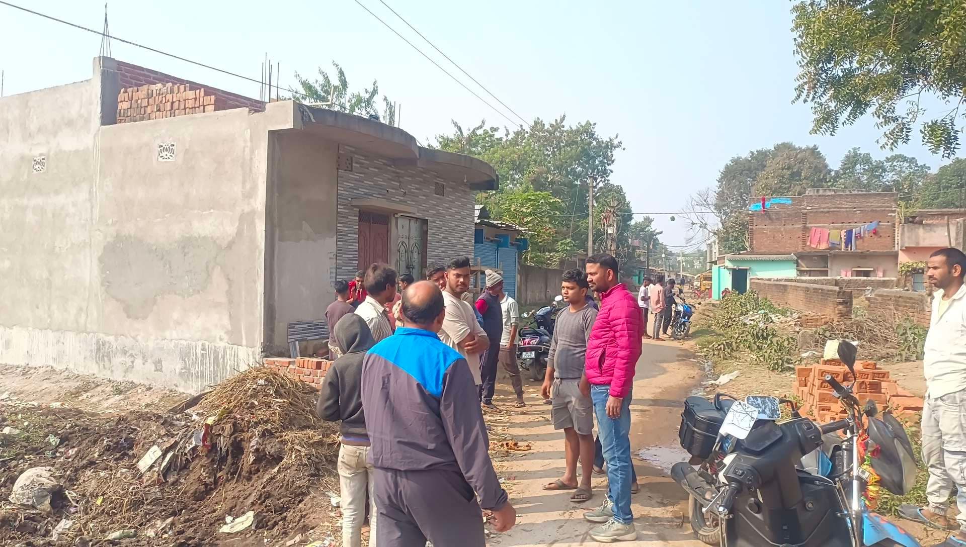 Deoghar News : हाइटेंशन तार की चपेट में आने से पुजारी की मौत, दो माह बाद होनी थी शादी