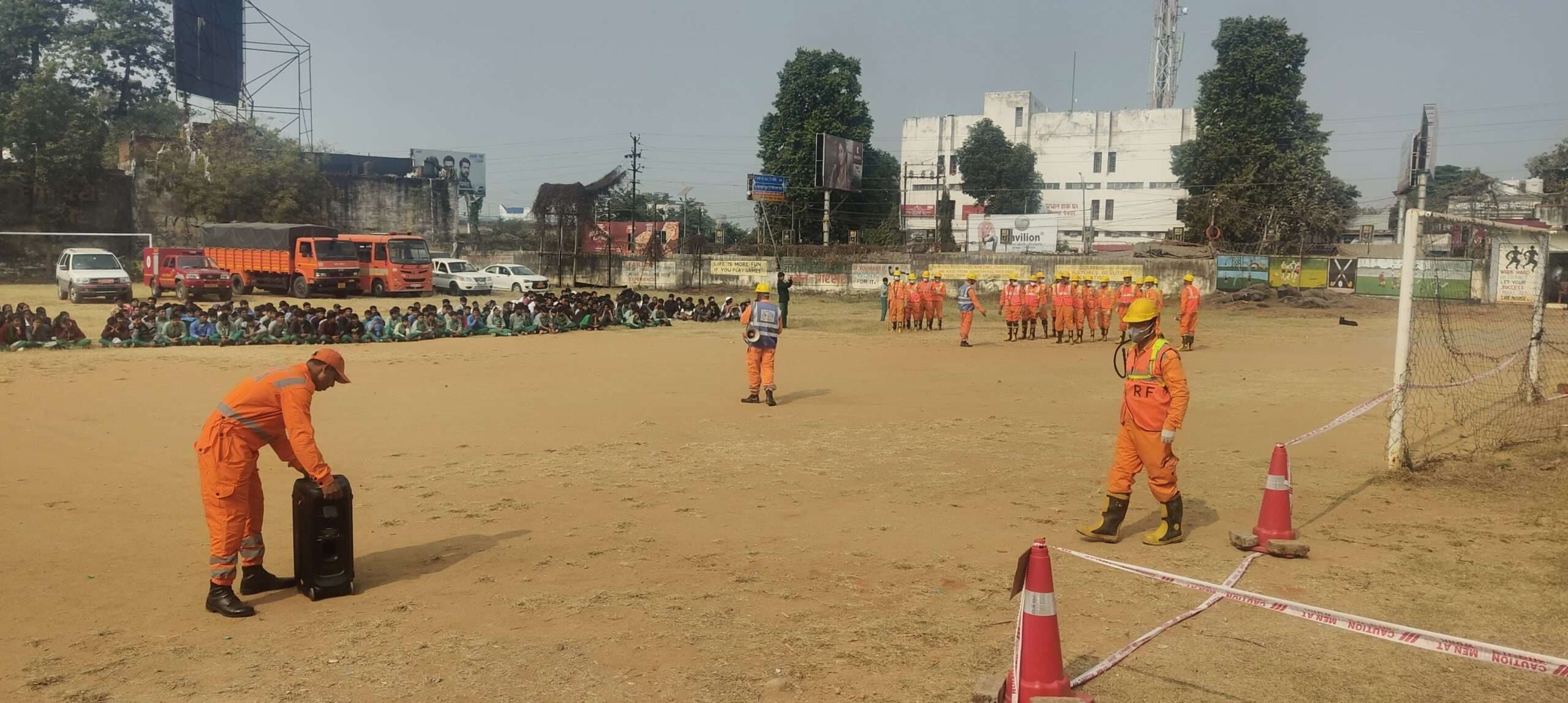 Deoghar news : मॉक ड्रिल के जरिये भूकंप, बाढ़ व वज्रपात से बचाव की दी जानकारी