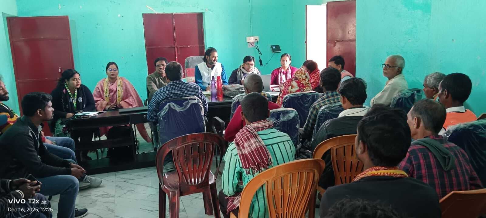 लोगों को दी वित्तीय व प्रशासनिक मामलों की जानकारी