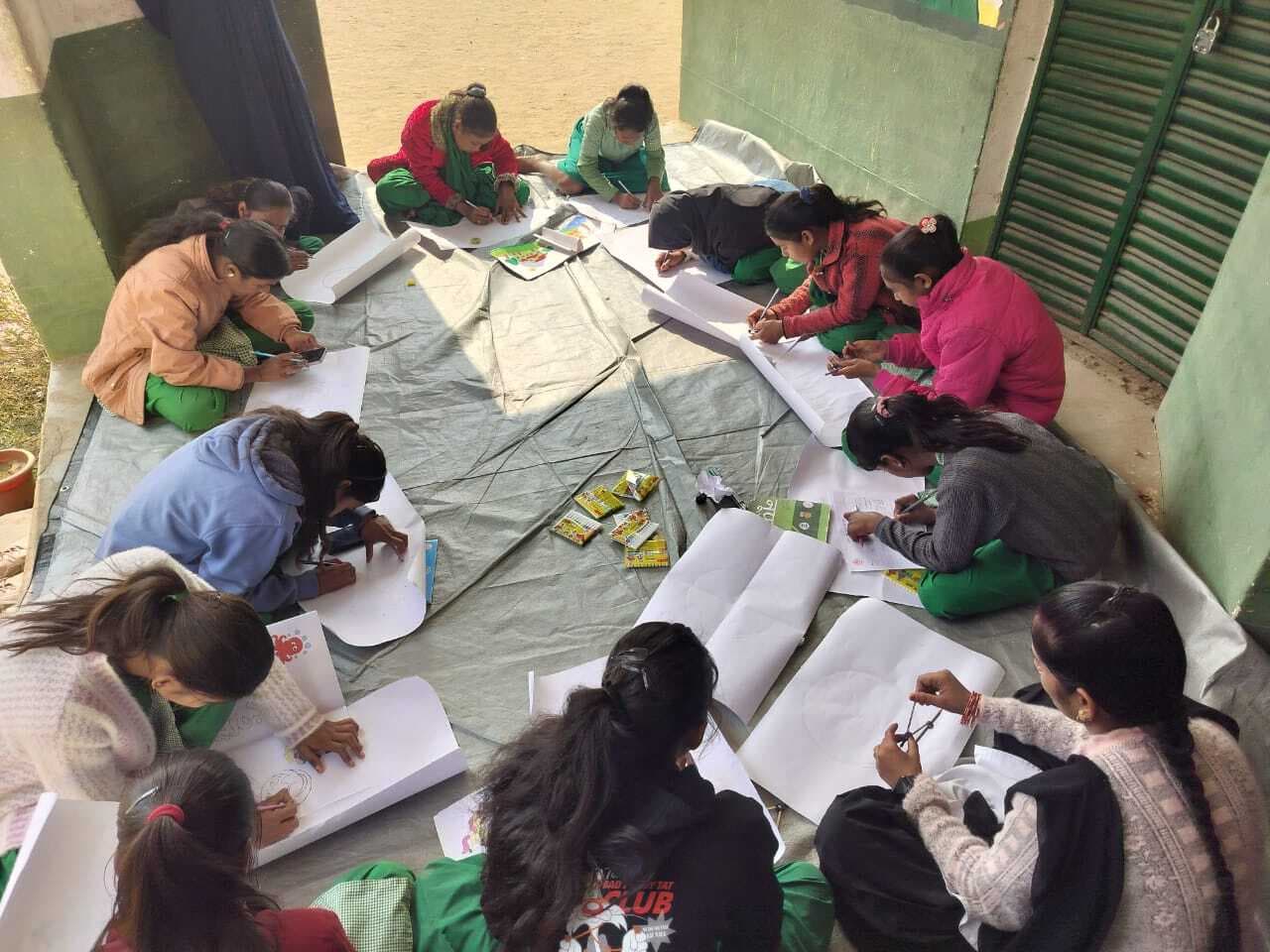 चित्रांकन प्रतियोगिता में अव्वल रही ईशा कुमारी