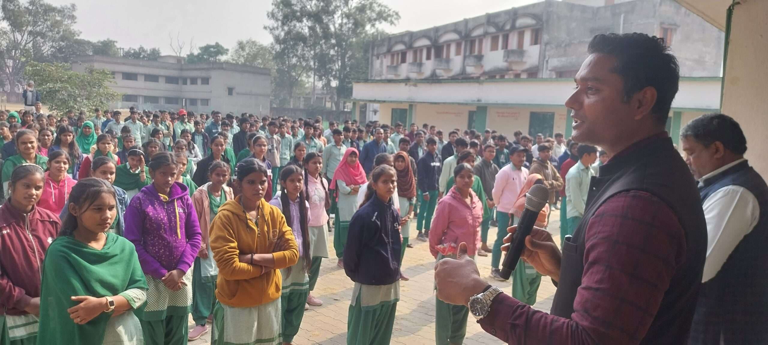 Giridih News: प्री-टेस्ट का औचक निरीक्षण करने पहुंचे डीइओ