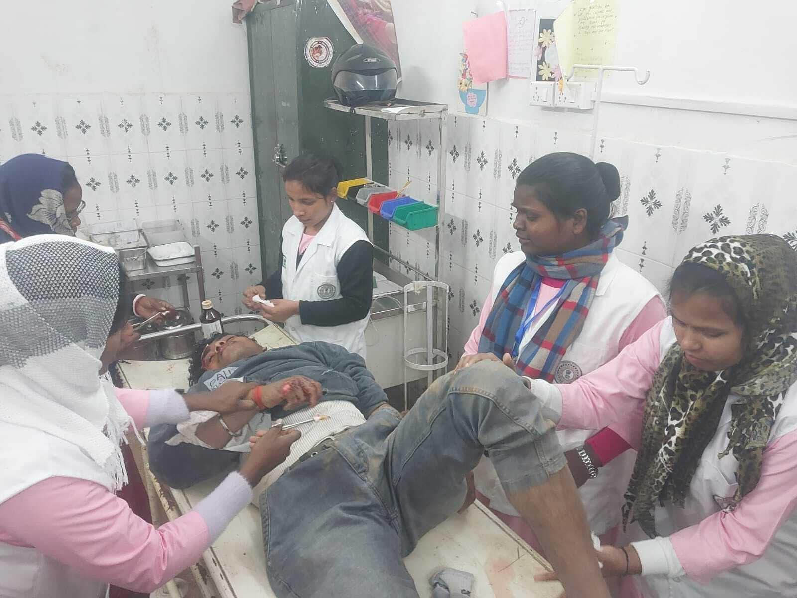 बाइक व कार की टक्कर में युवक घायल, रिम्स रेफर