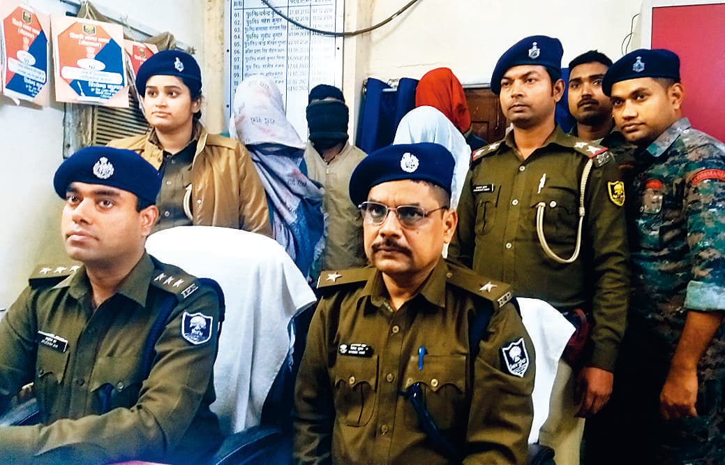 पाली पुल से 92.67 किलो गांजे के साथ पांच गिरफ्तार, एक कार व एक ट्रैक्टर
