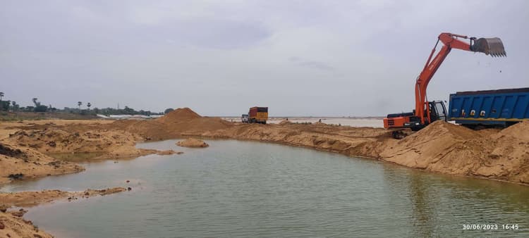 बालू घाट लेने को तैयार नहीं हो रहे ठेकेदार