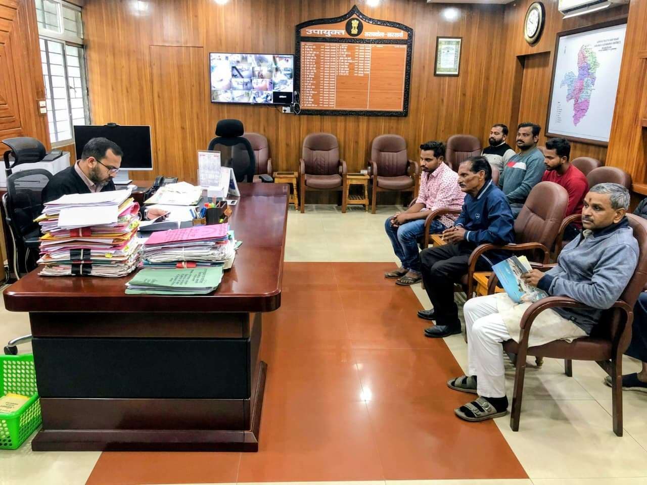 Seraikela Kharsawan News : सर! ग्राम प्रधानों को सम्मान राशि दिलाएं