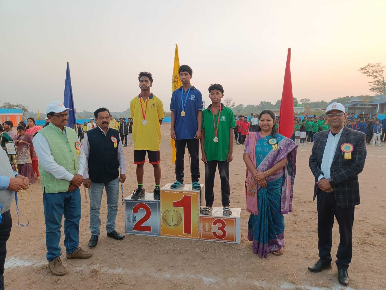 Chaibasa News : बच्चों के सर्वांगीण विकास के लिए खेलकूद जरूरी : गीता कोड़ा