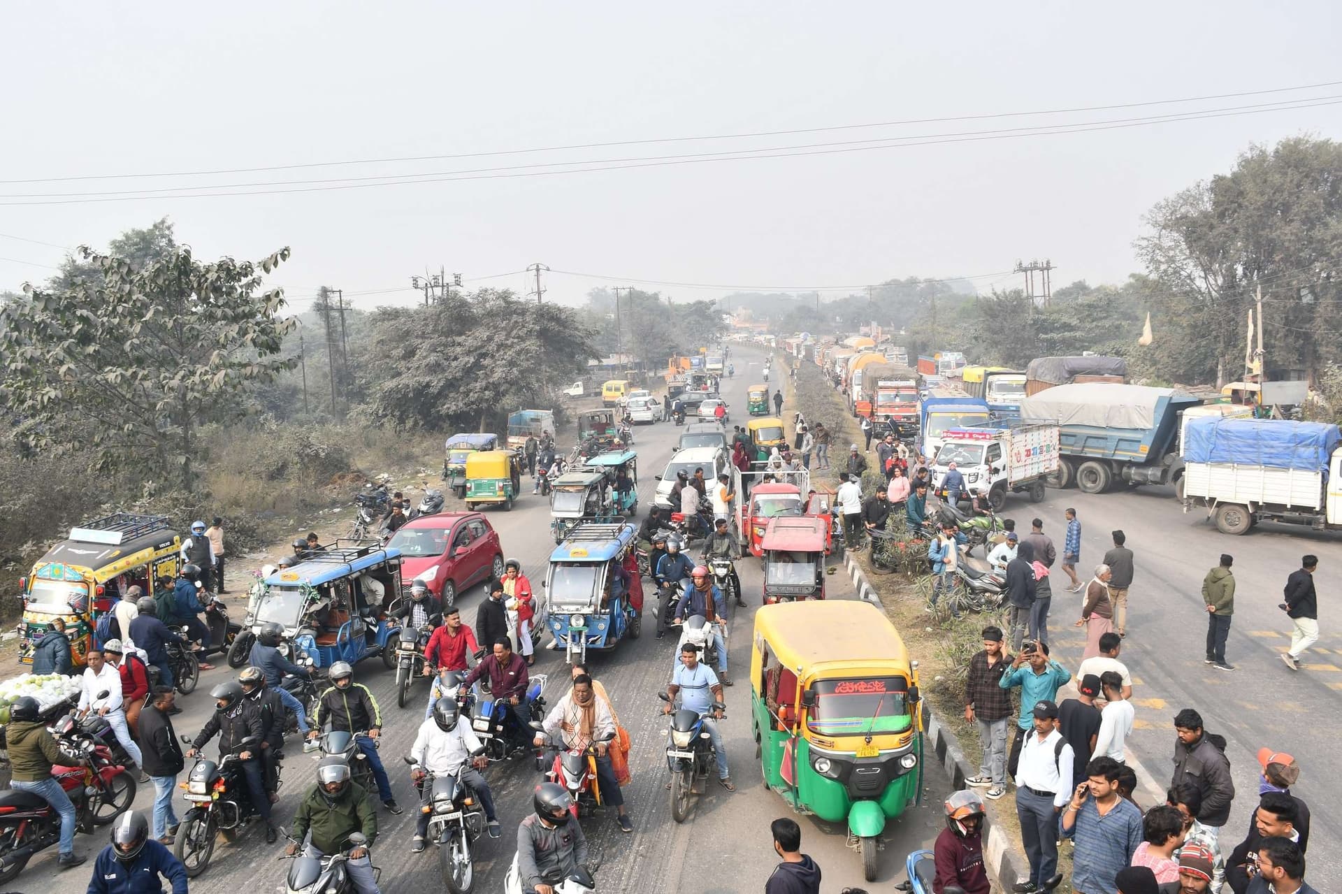 Bokaro News : घंटों जाम रहा नया मोड़ बिरसा चौक व आइटीआइ मोड़, आत्मदाह का प्रयास