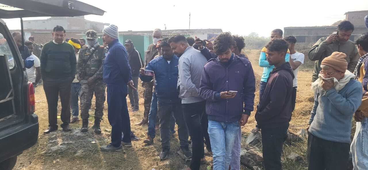 Dhanbad News: बांका पुल के नीचे मिला अज्ञात युवक का शव, हत्या की आशंका