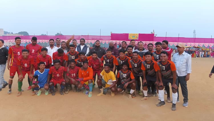 Chaibasa News : जानुम को हराकर शुभम एफसी टीम चैंपियन