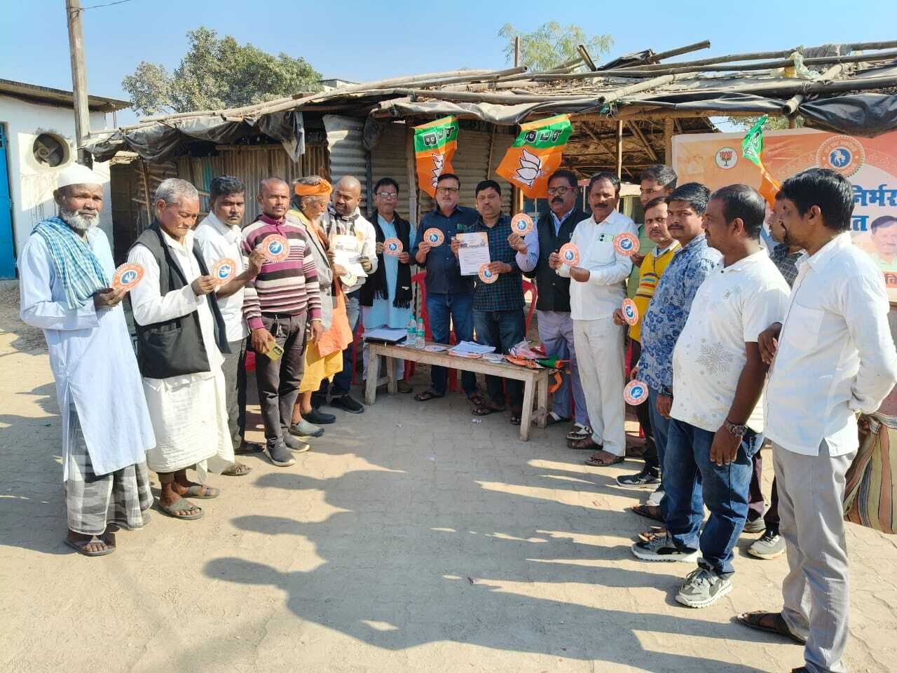 भाजपाईयों ने हर घर स्वदेशी अभियान का किया शुभारंभ