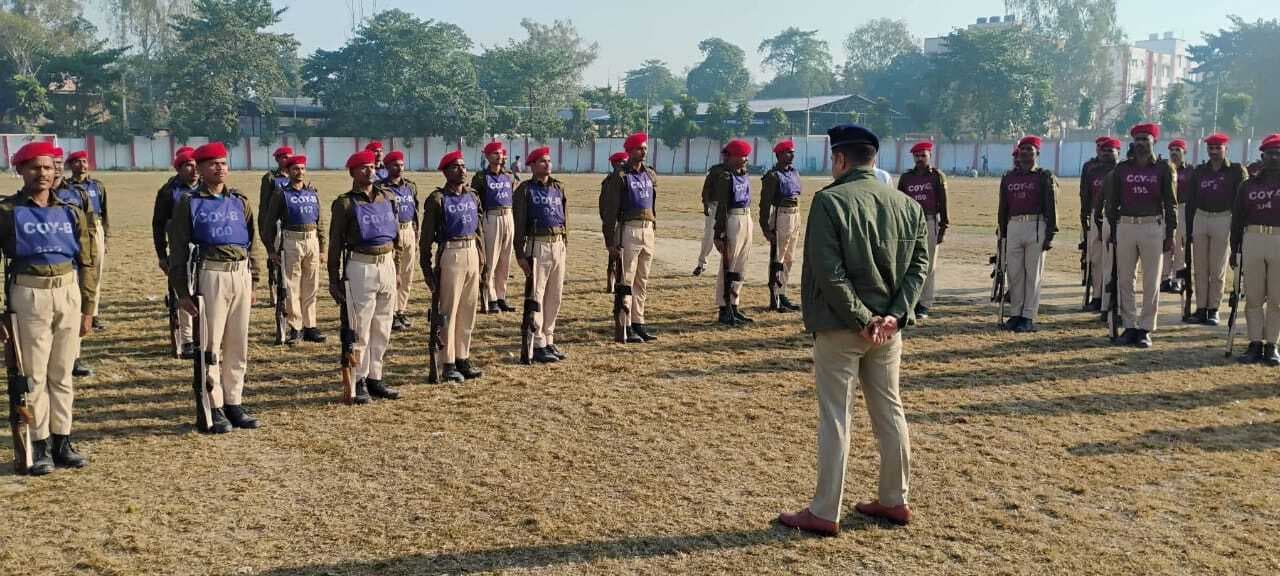 एसपी ने प्रशिक्षु सिपाहियों के परेड का किया भौतिक निरीक्षण