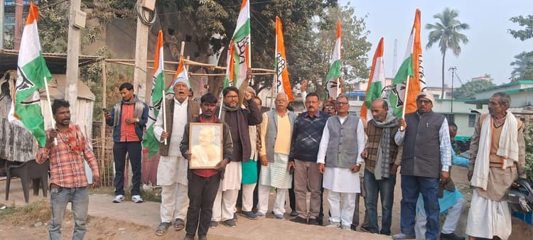 मनरेगा व गांधी की विरासत बचाने को सड़कों पर उतरी कांग्रेस, किया विरोध प्रदर्शन