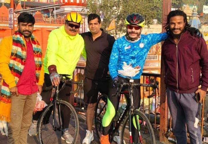 हरिद्वार के हरकी पौड़ी से पवित्र गंगाजल लेकर साइकिलिस्टों ने की साइकिल यात्रा शुरू
