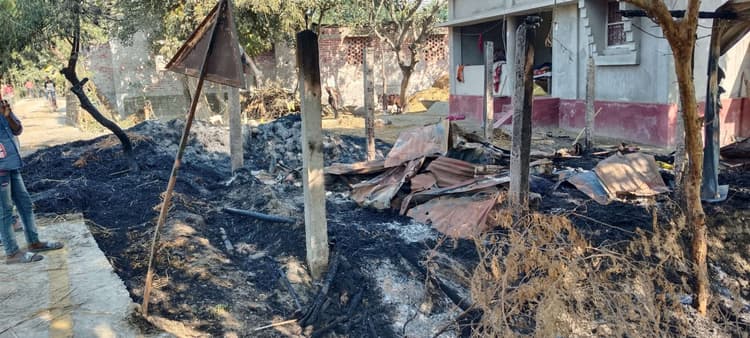 आग लगने से एक घर जला, हजारों की संपत्ति नष्ट