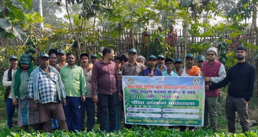 परोरा पंचायत में पौधा संरक्षण विभाग ने लगायी किसानों की पाठशाला