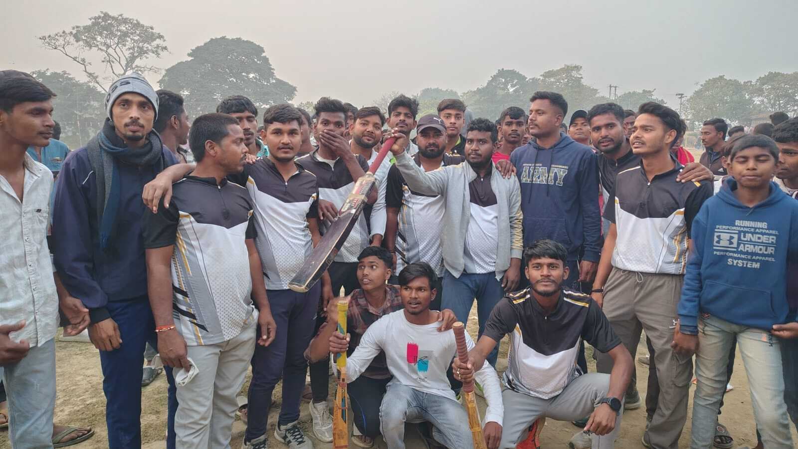 क्रिकेट मैच में खाबा ने भेलवा दियारा को पराजित कर पहुंची फाइनल में