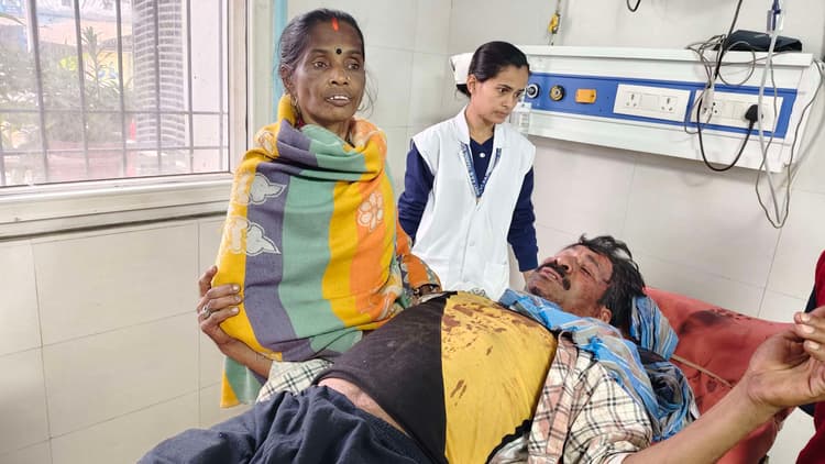 काम करने से मना करने पर अधेड़ को पीटा