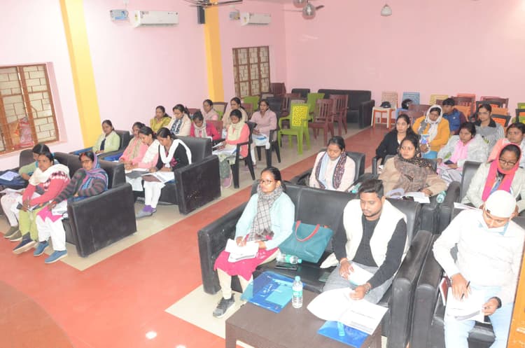Deoghar news :  गैर-संचारी बीमारियों की रोकथाम व नियंत्रण के लिए दिया प्रशिक्षण