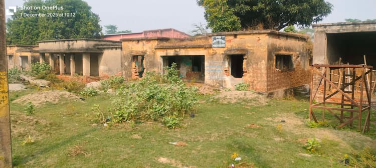 सलखुआ प्रखंड मुख्यालय में सरकारी आवास का अभाव बना प्रशासनिक बाधा