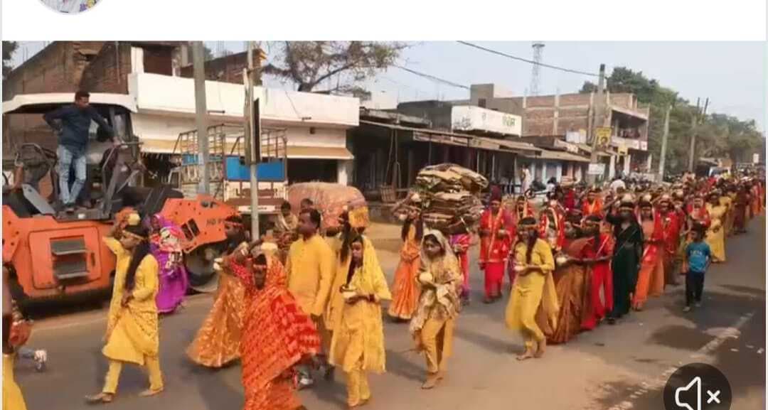 भव्य कलश यात्रा के साथ 24 कुंडीय गायत्री महायज्ञ शुरू