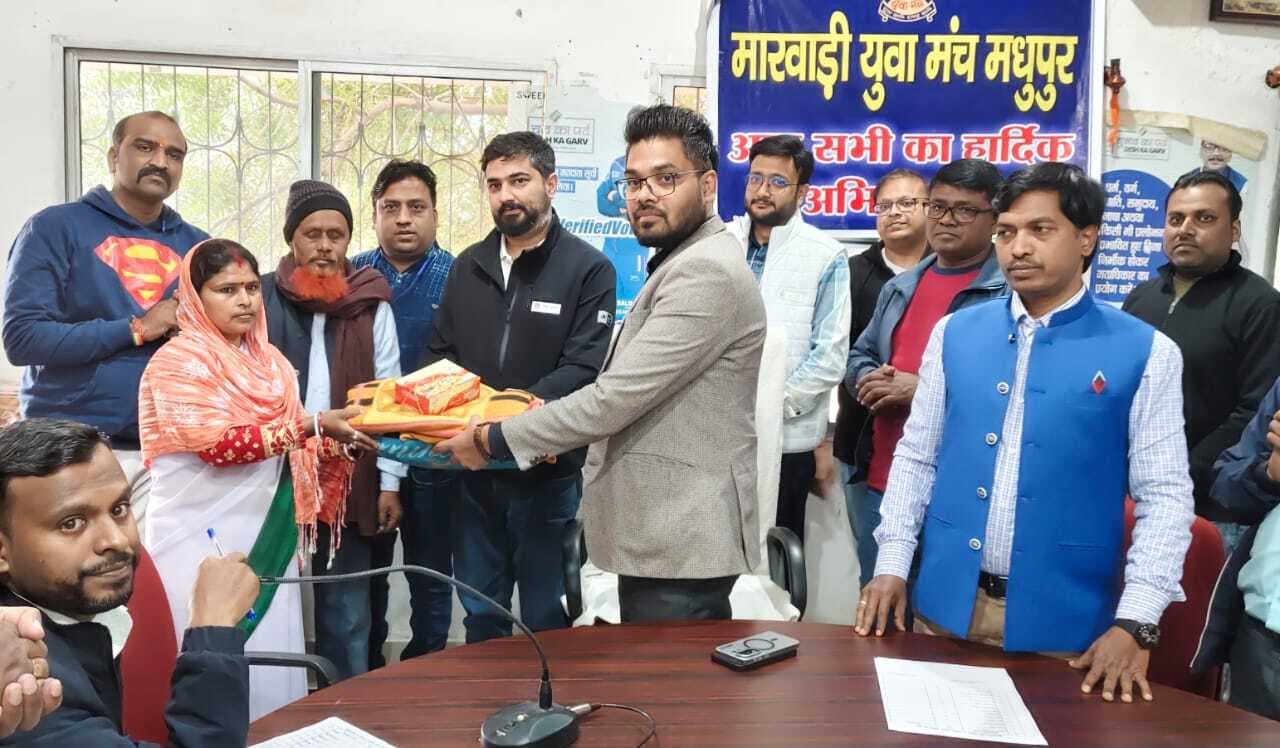 सफाई कर्मियों के बीच कंबल व ट्रैकसूट वितरित