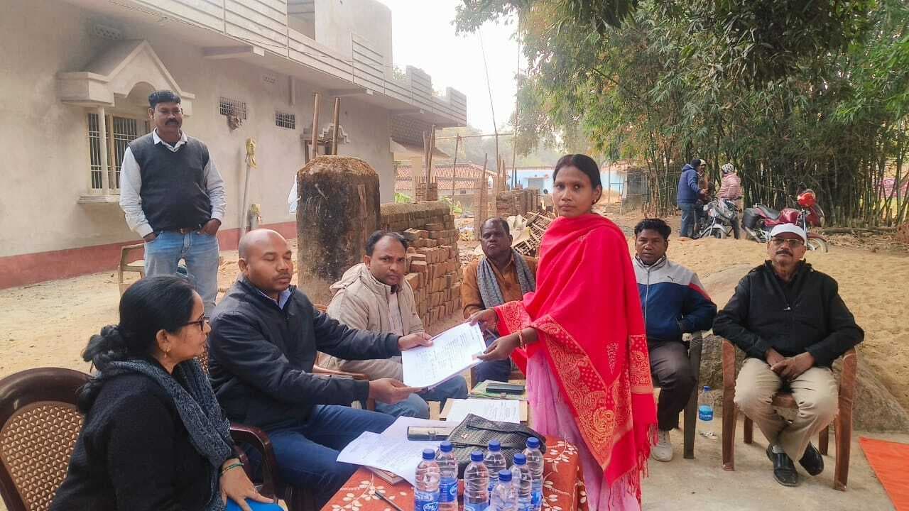 सहायिका के चयन को लेकर बीडीओ ने की ग्राम सभा