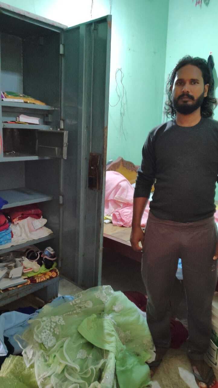 ठकुरा गांव में एक घर से चोरों ने उड़ाये ढाई लाख के गहने सहित 35 हजार नगद