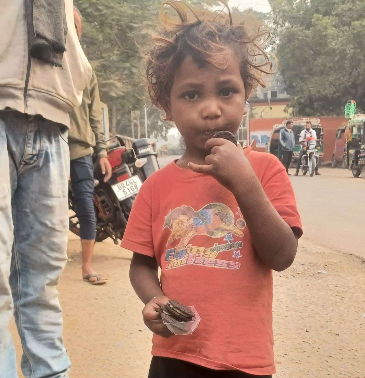 भटके बच्चे को रेल पुलिस ने  चाइल्ड लाइन को सौंपा