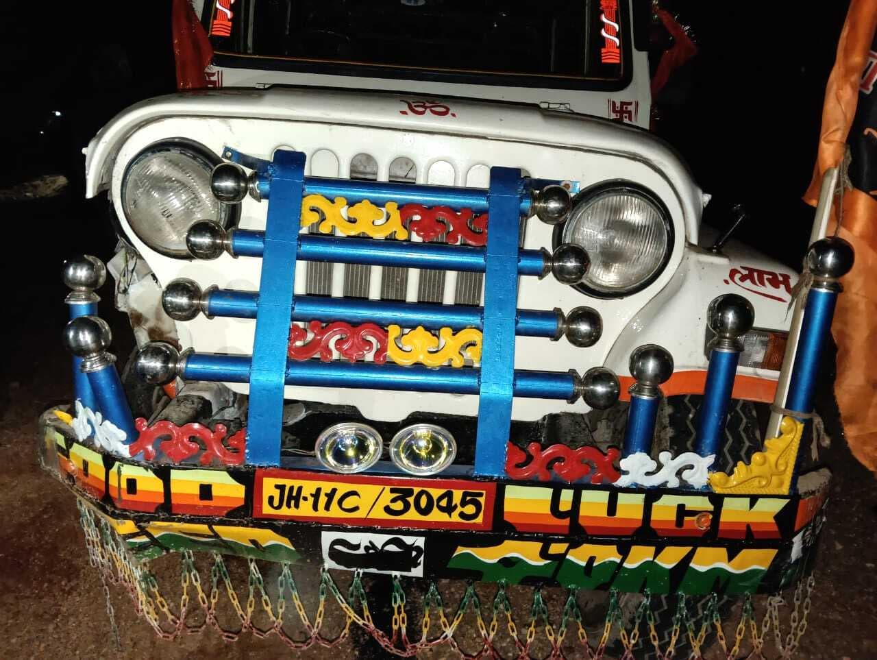 Giridih News: तेज रफ्तार पिकअप ने सवारी वाहन को मारी टक्कर, चार युवक घायल