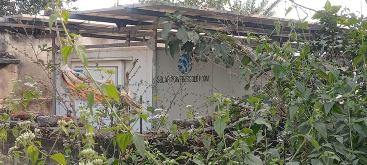 East Singhbhum News : महुलिया में लाखों का सोलर मिनी कोल्ड स्टोर बेकार