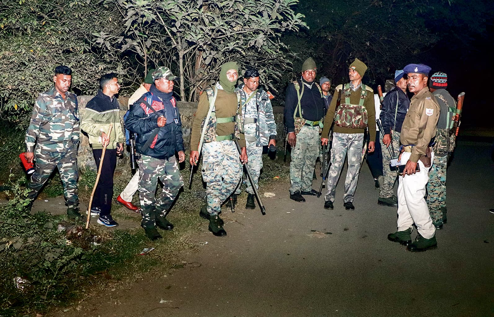 Jamshedpur News : परसुडीह पुलिस ने किया पैदल मार्च, नशे कारोबारियों को दी चेतावनी