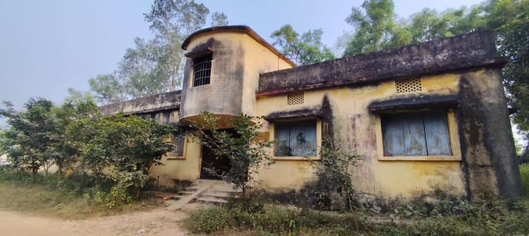 East Singhbhum News : छात्रावास में डर के साये में रहते हैं 11 विद्यार्थी