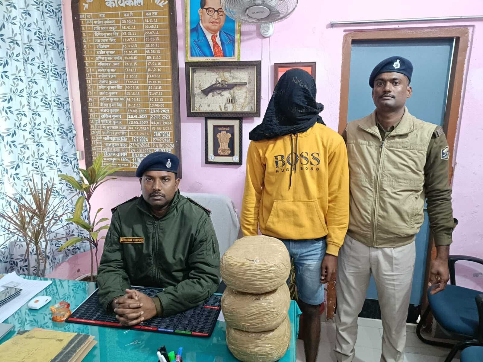 7.160 किलो गांजा के साथ तस्कर गिरफ्तार, एक फरार