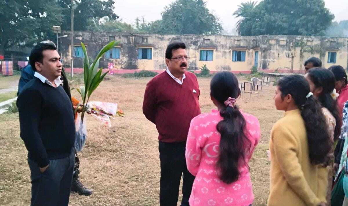 आदिवासी बालिका कल्याण छात्रावास में सुविधाएं करें दुरुस्त : डीडीसी