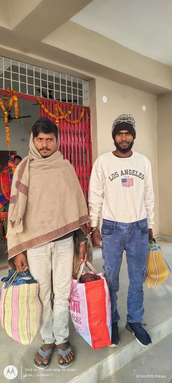 Samatipur : देसी शराब के साथ दो बाइक सवार तस्कर गिरफ्तार