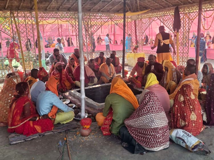 Samatipur : राधा-कृष्ण महायज्ञ में उमड़ी श्रद्धालुओं की भीड़