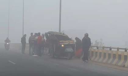 रेलवे ओवरब्रिज पर सड़क हादसा, कई जख्मी