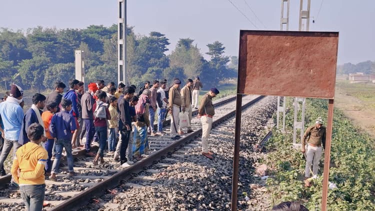 राज्यरानी एक्सप्रेस की चपेट में आने से वृद्ध की मौत