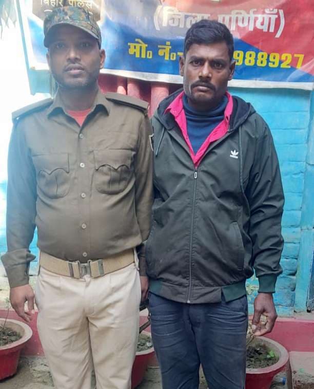 चोरी के मोबाइल के साथ शातिर को दबोचा