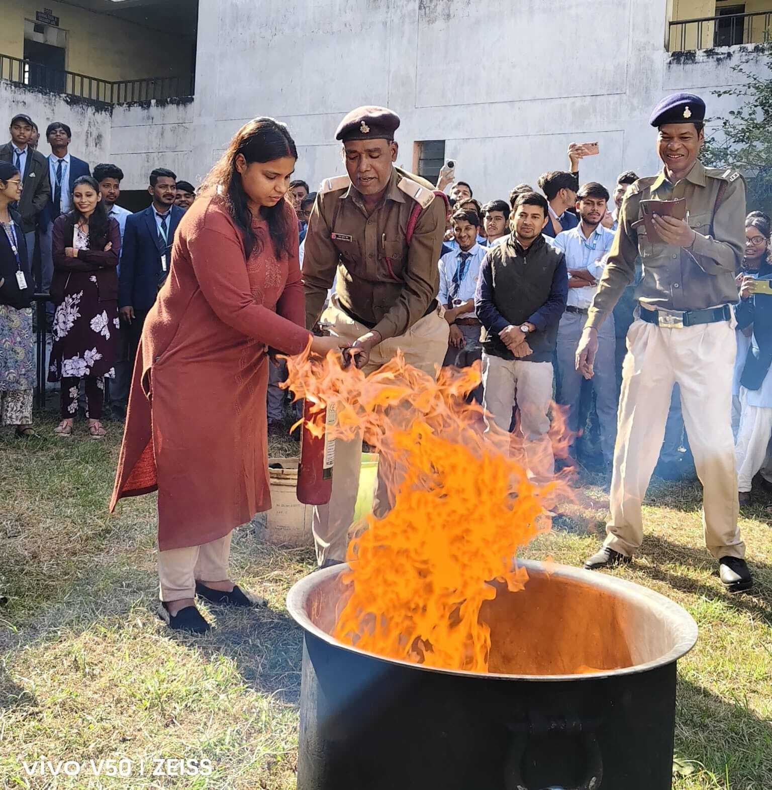 सेफ्टी उपकरणों के सही उपयोग की दी गयी जानकारी