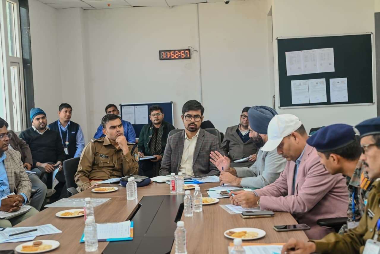 Deoghar News :एयरपोर्ट के चारों ओर अतिक्रमण व कचरा डंपिंग पर करें सख्त कार्रवाई : डीसी