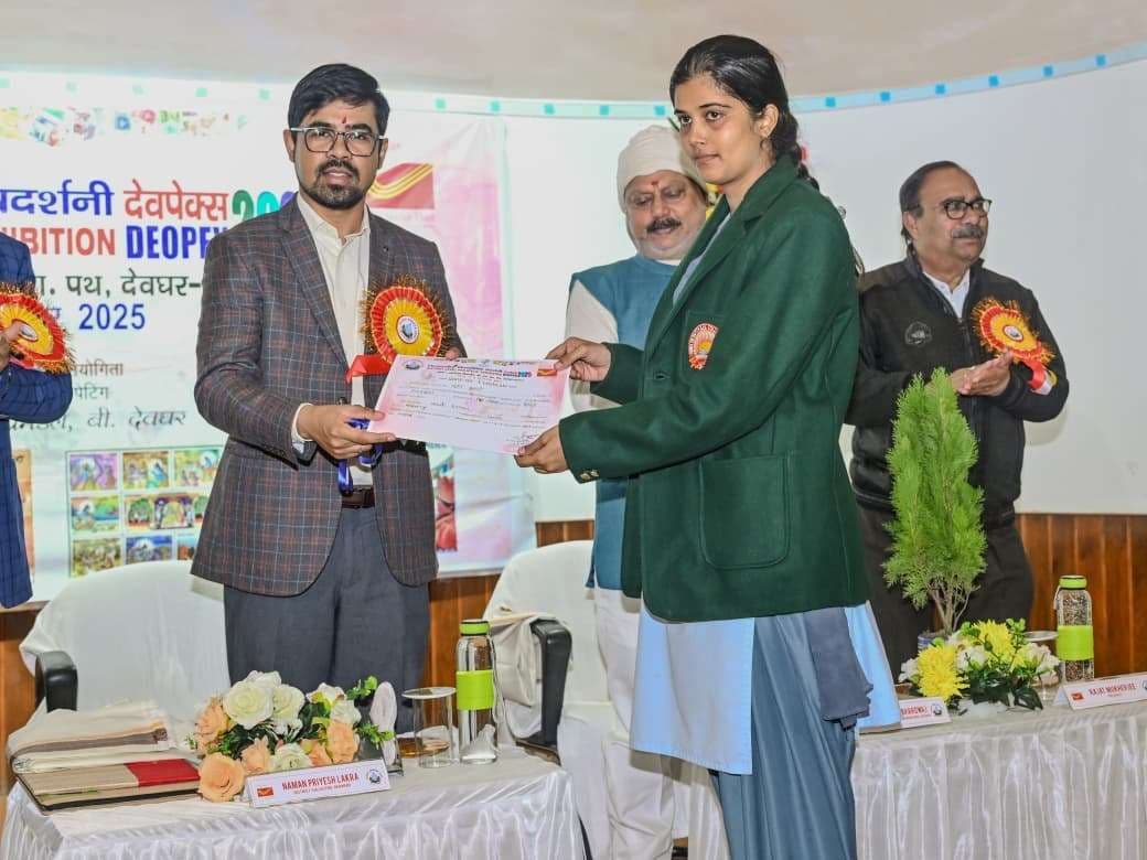 Deoghar News : डाक टिकटों में सिमटी है देश की विरासत, इतिहास और विज्ञान: डीसी