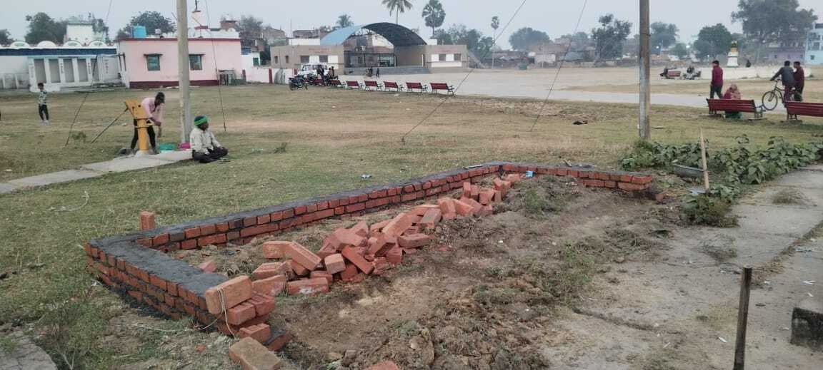 बगैर एनओसी के नगर पंचायत में हो रहा कार्य, शिकायत के बाद लगी रोक