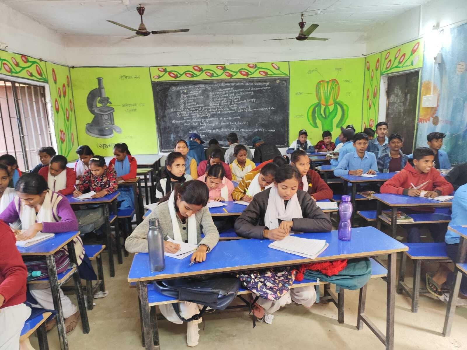 Madhubani News : सभी माध्यमिक विद्यालयों में 9वीं कक्षा की त्रैमासिक परीक्षा शुरू