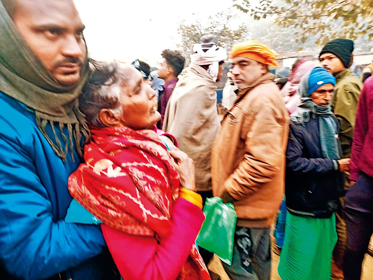 Bhojpuri News : अजीमाबाद में ट्रक की चपेट में आने से बुजुर्ग की मौत, ग्रामीणों ने जाम की सड़क