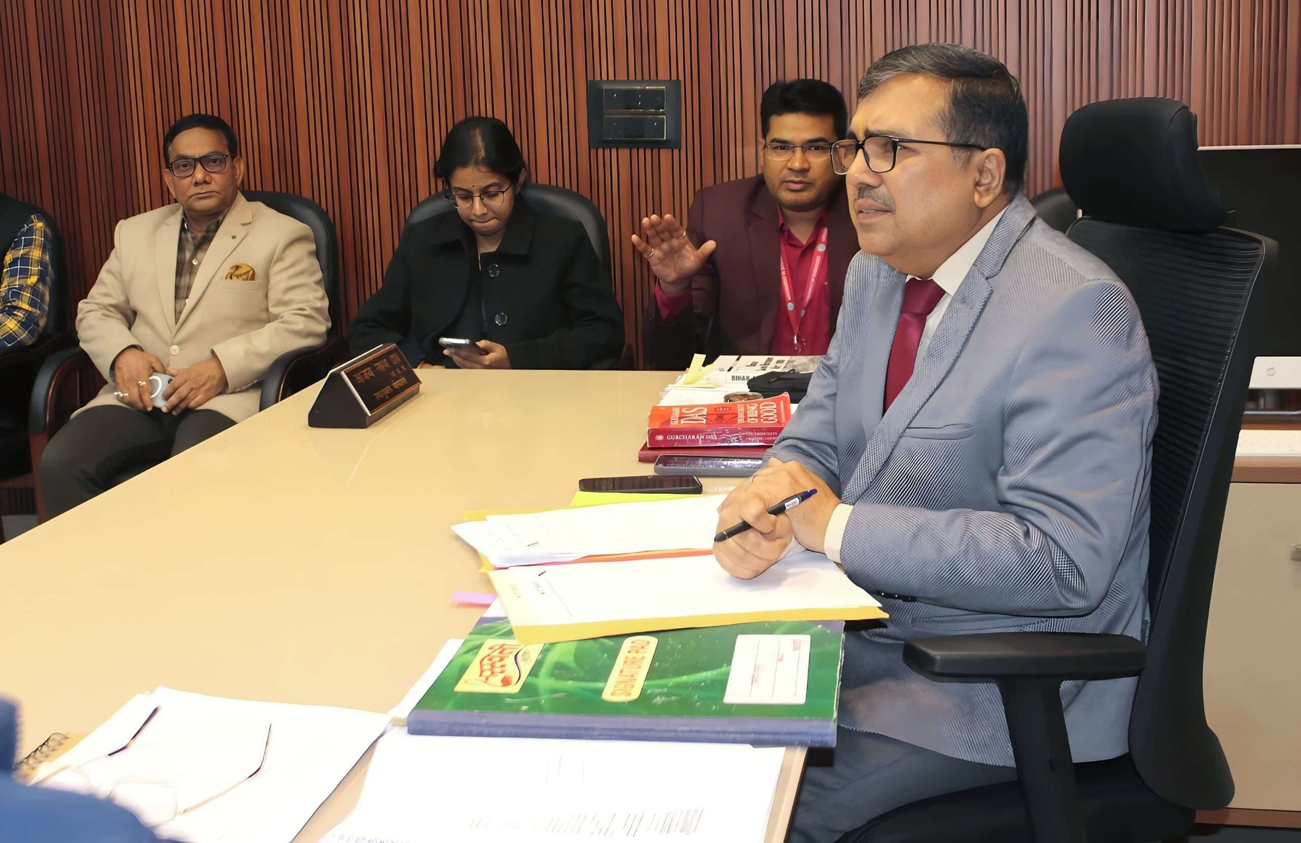 Bokaro News : आधारभूत सुविधाओं व आवश्यक व्यवस्थाओं को ससमय करें पूरा : उपायुक्त