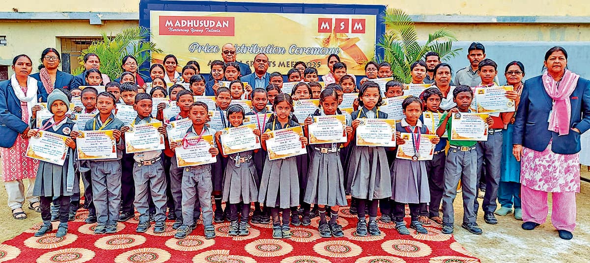 Chaibasa News : खेल हमें संघर्ष और लक्ष्य निर्धारित करना सिखाता है : नृपेंद्र