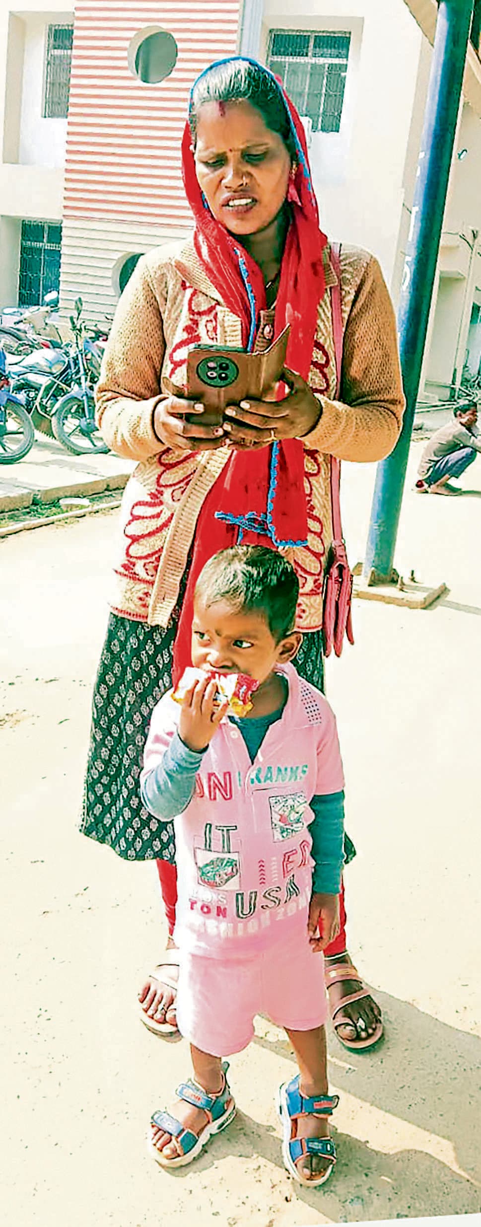 Chaibasa News : दूसरे के अकाउंट और प्रोफाइल पर तीन साल से सहिया का काम कर रही महिला