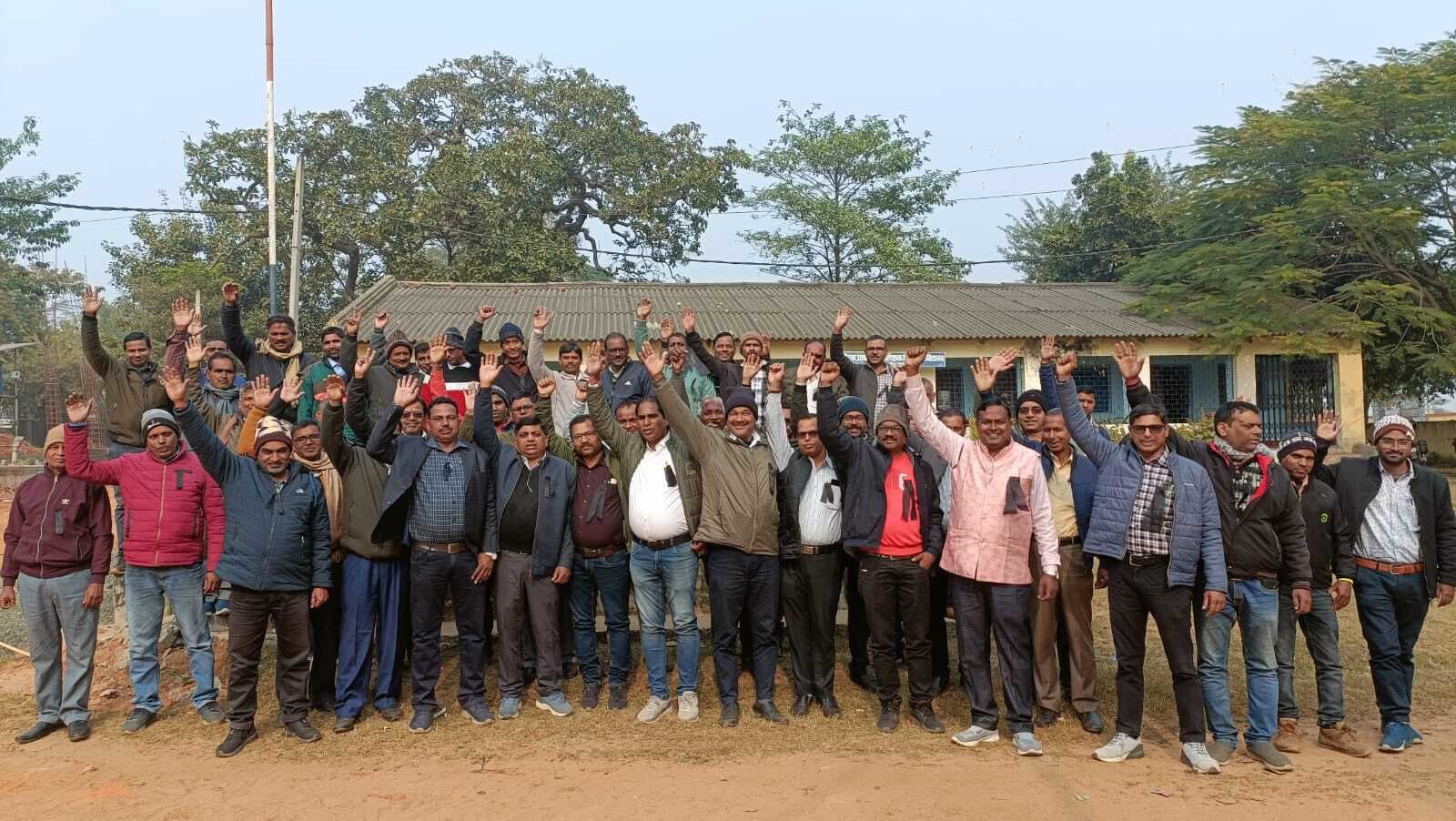 Giridih News :काला-बिल्ला लगाकर क्षमता निर्माण प्रशिक्षण में शामिल हुए बीआरपी-सीआरपी